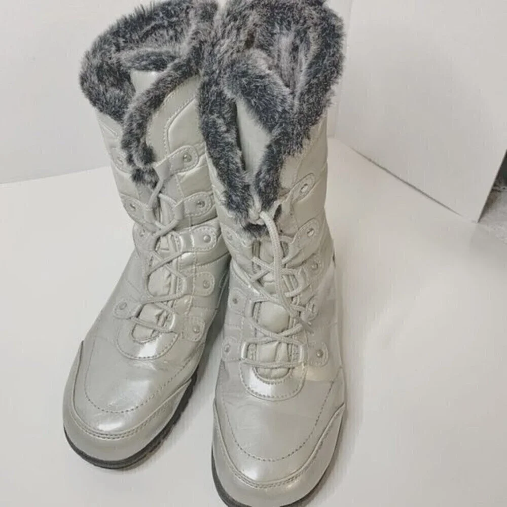 Khombu Silver Metallic Lace Up Nylon Angel Snow Moon Faux Fur Lined Boots